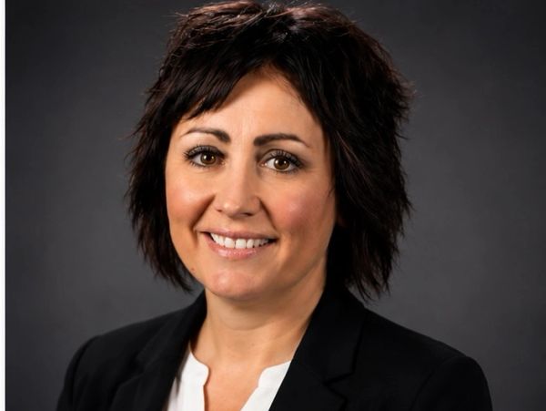 Meet Cindy

Cindy Seguin is a Registered Social Worker (RSW) with a Master of Social Work (MSW) and 