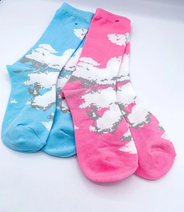 socks with cloud design