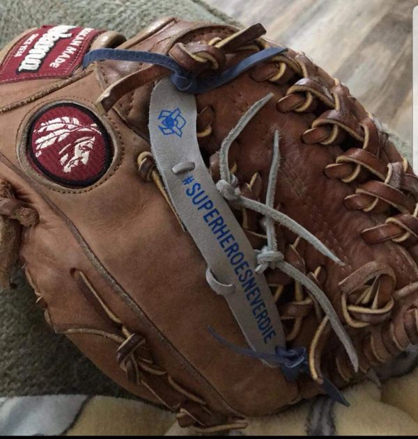 Customizable baseball gloves - Visualize Greatness