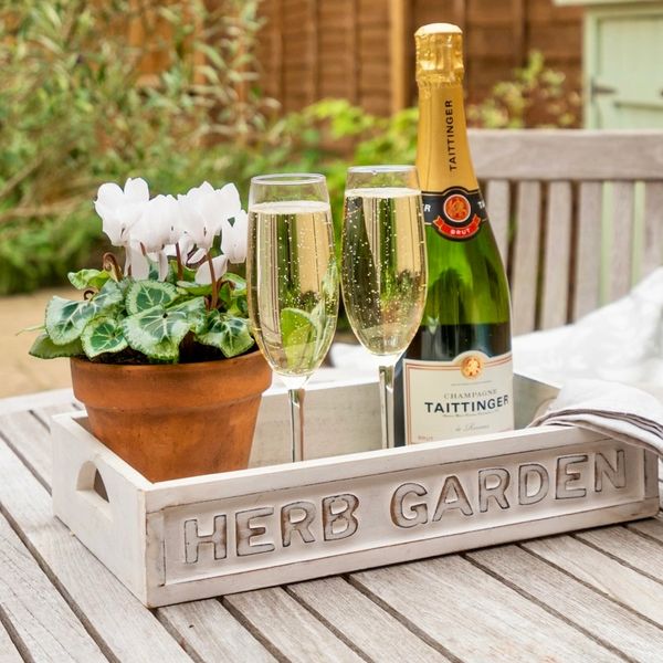 Enjoy Wren Cottage's secluded garden in the heart of Old Town, Stratford-upon-Avon