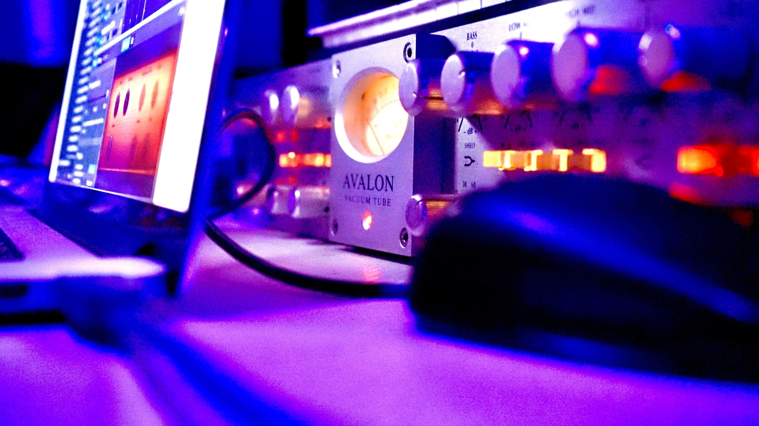 AVALON 737
