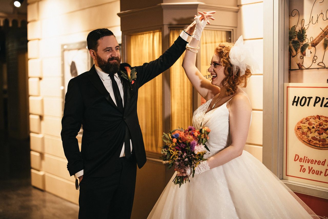 A Gatsby-Style Franklin Institute Wedding With The Coolest Selfie Station