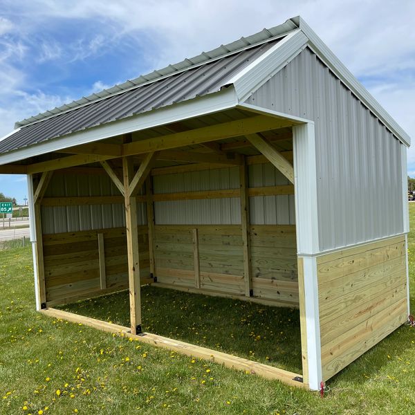 Dual Pitch Animal Shelter with 3' Overhang