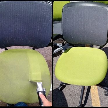 Lavado profundo y desinfección de sillas de oficina, utilizamos productos de uso profesional