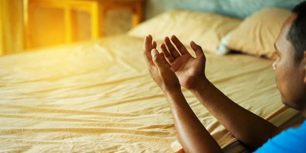 Man prayer on the room