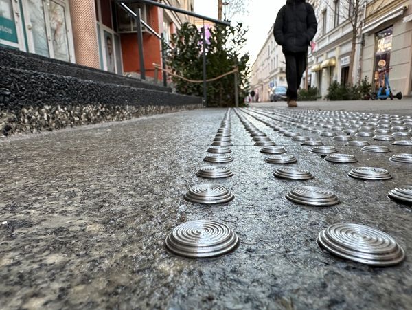 tactiles
guz dotykowy
pinezki dotykowe
oznakowanie dla niewidomych