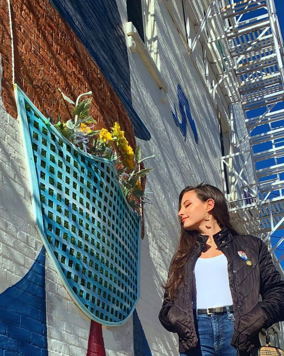 There's super cool murals everywhere. That cheekbone highlighter tho 👀 There's super cool murals everywhere. That cheekbone highlighter tho 👀