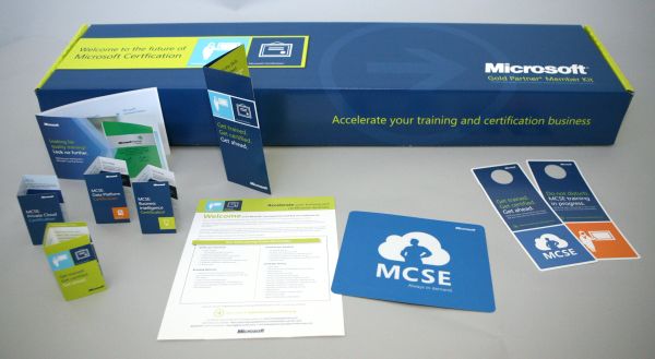 Microsoft MCSE certification training kit with booklets and materials.