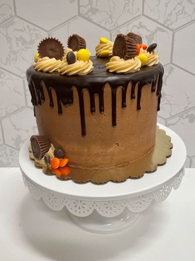 Chocolate Peanut butter cake with chocolate ganache and more peanut butter