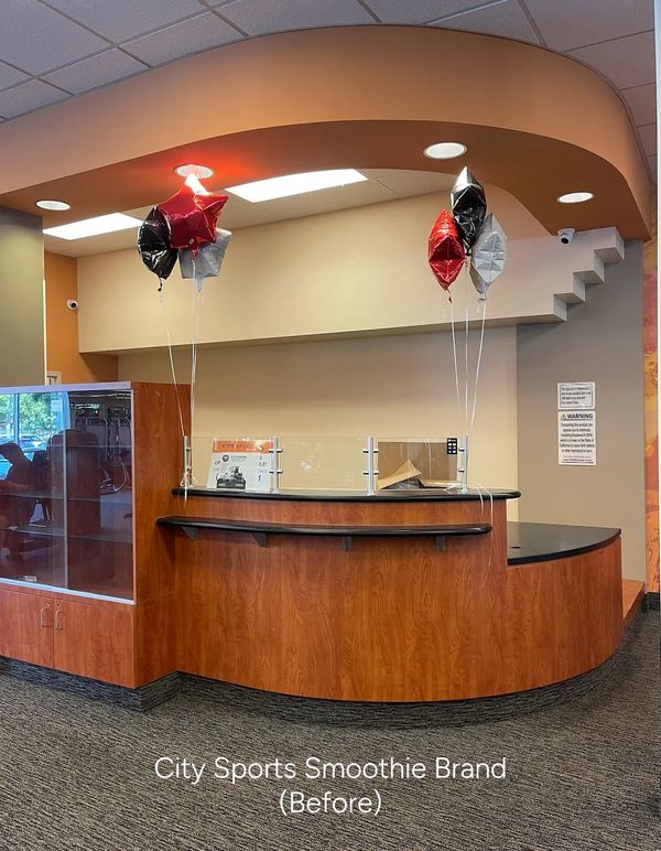 Empty smoothie counter with balloons.
