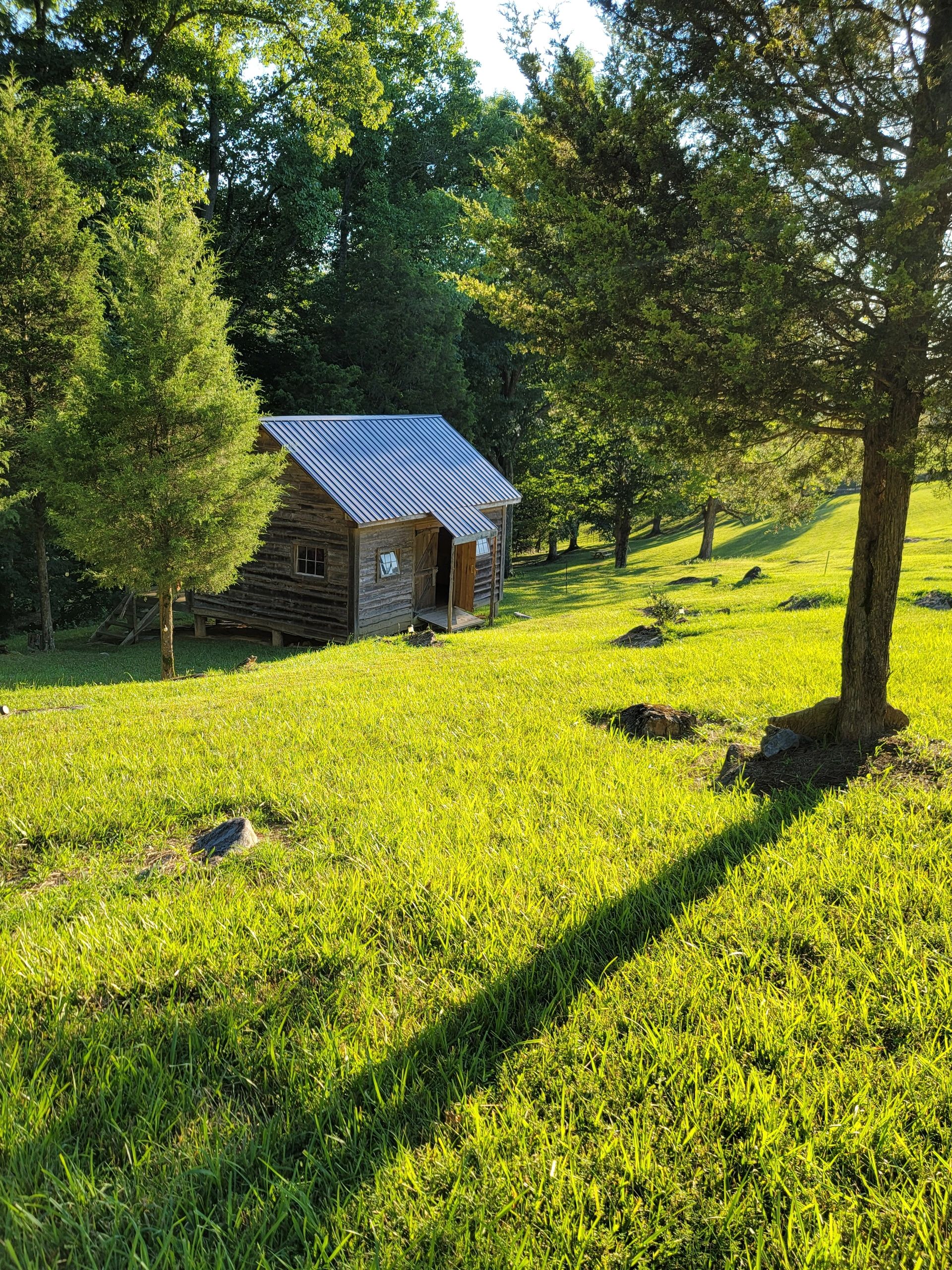 Cabin on the creek Tennessee