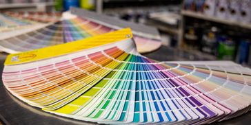 Catálogo de colores y pantoneras para mezcla profesional de pinturas