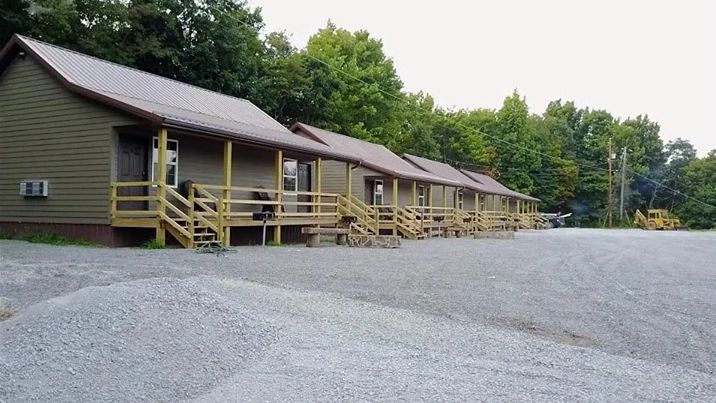 Gold And Blue Cabins Cabins Cabin Rental Hatfield And Mccoy