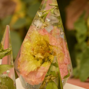Crystal with embedded yellow and pink flowers.