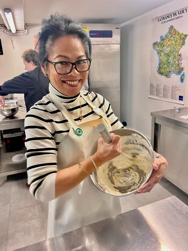 Butter making class at Parole de Fromager.