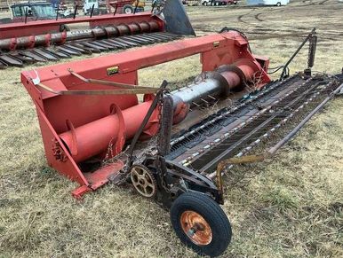 International 810 — Combines & Heads lot at the Gran Consignment Sale — Spring 2026