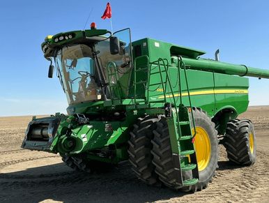 JC S690 Combine — Combines & Heads lot at the Gran Consignment Sale — Spring 2026
