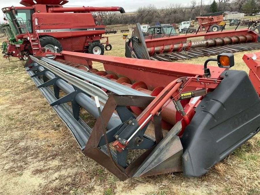 International 1010 — Combines & Heads lot at the Gran Consignment Sale — Spring 2026
