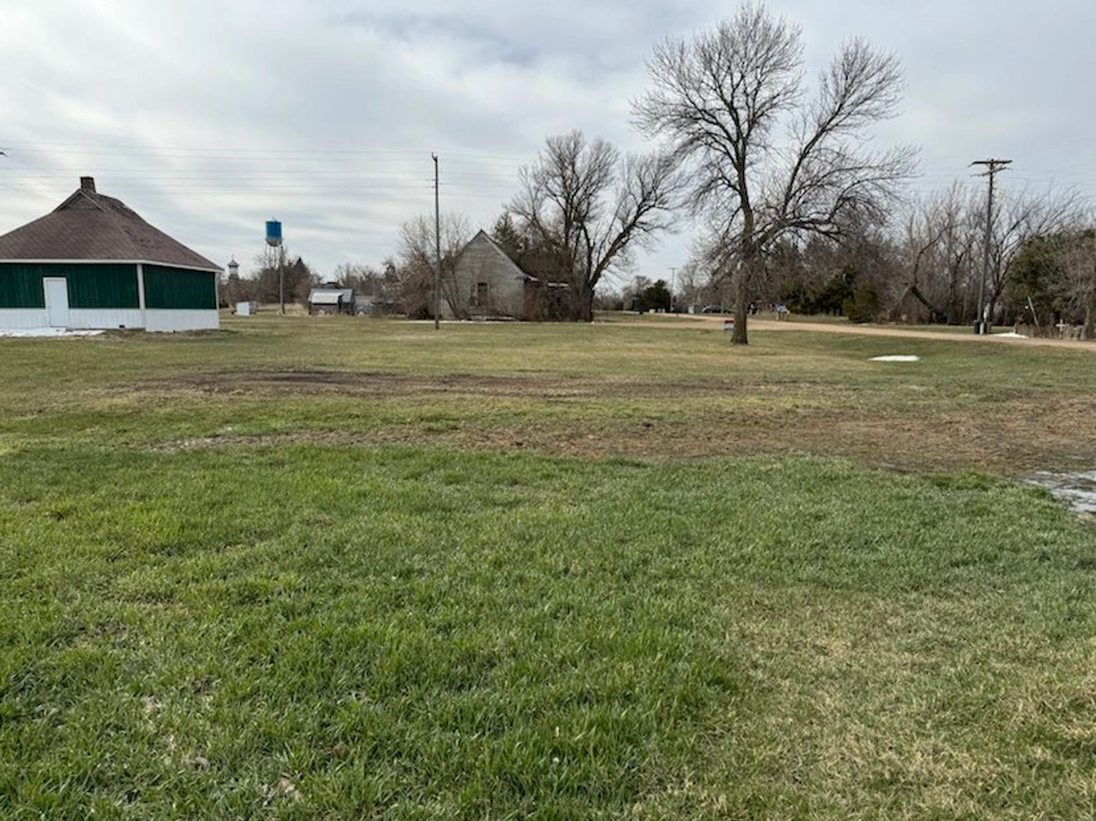Residential Bare Lot, Dallas, SD — Dallas, SD real estate photo — photo 1 of 5