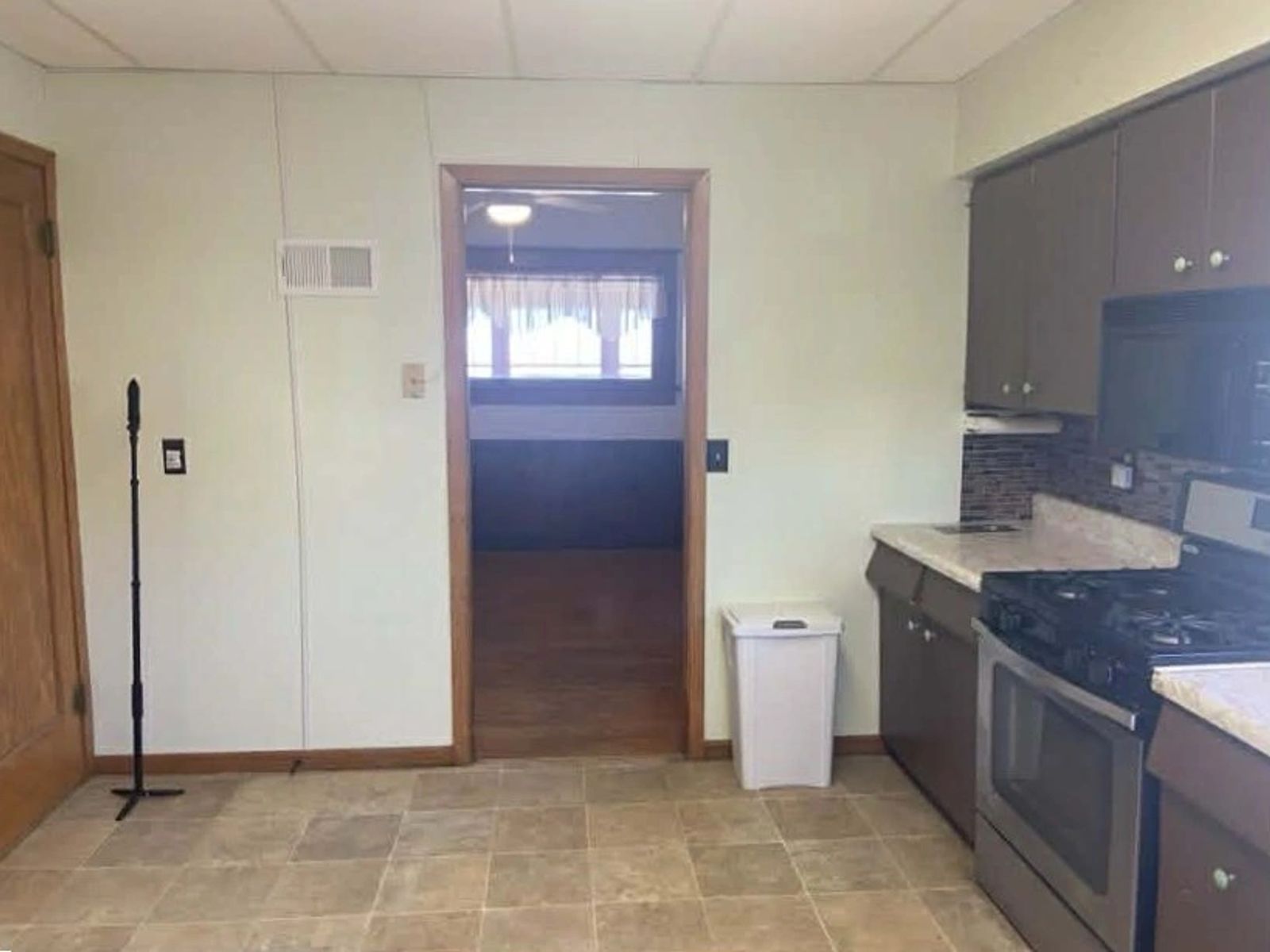 325 W 6th Street, Winner, SD — Winner, SD real estate photo thumbnail 9