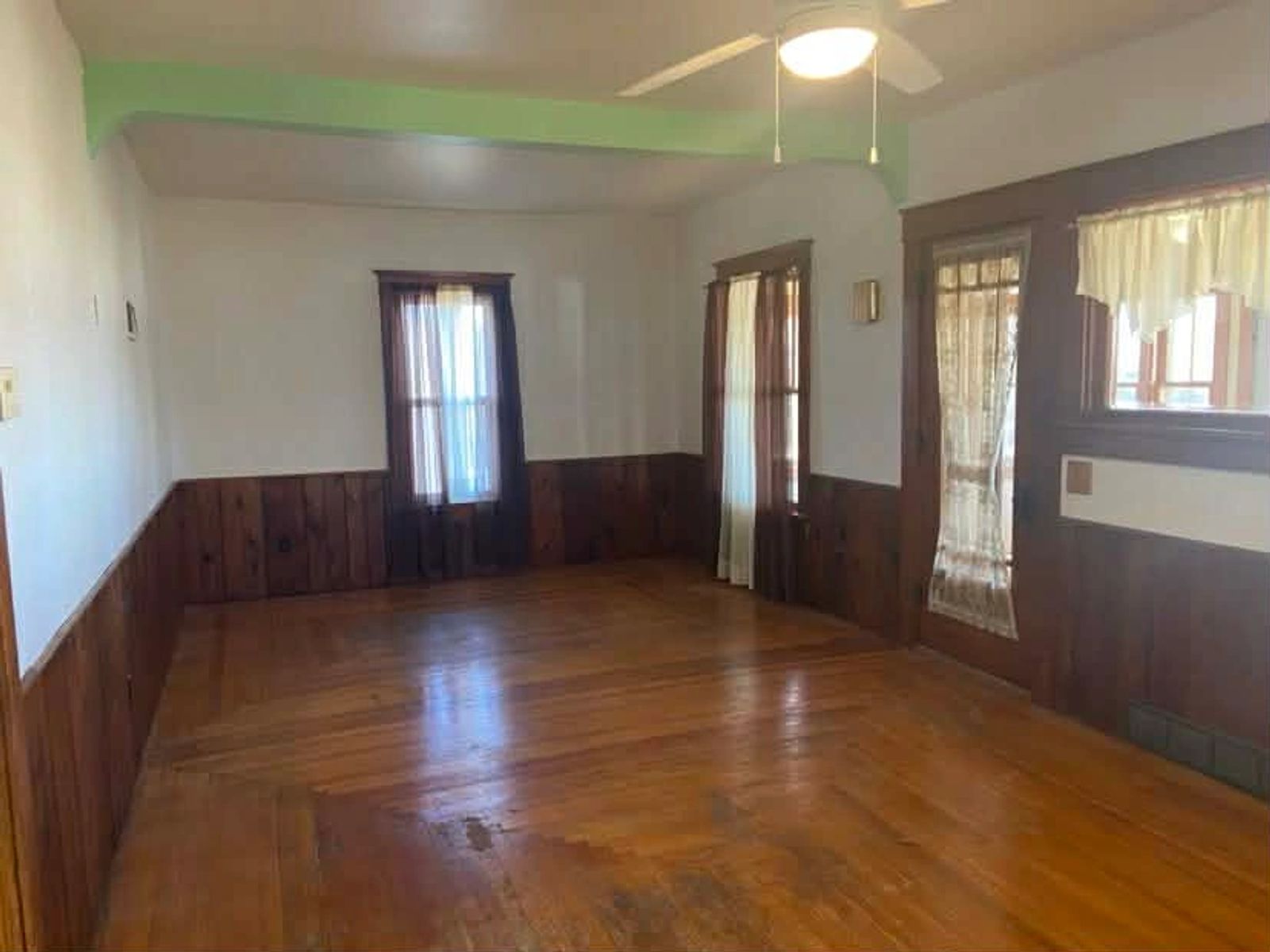 325 W 6th Street, Winner, SD — Winner, SD real estate photo thumbnail 5
