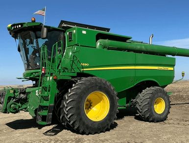 JC S690 Combine — Combines & Heads lot at the Gran Consignment Sale — Spring 2026