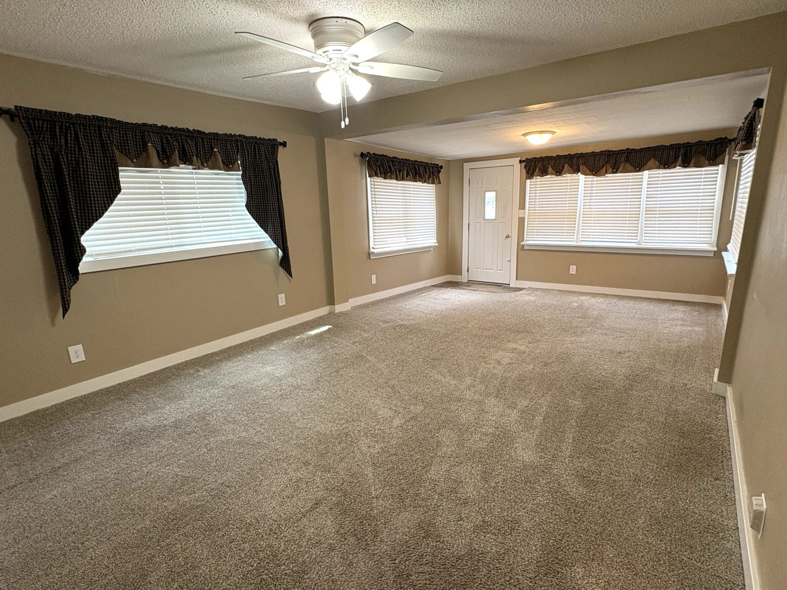 225 East 6th Street, Winner, SD — Winner, SD real estate photo thumbnail 6