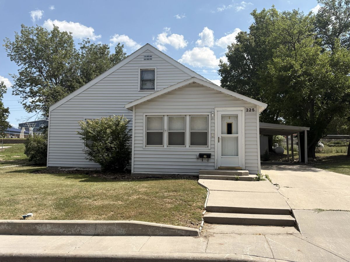 225 East 6th Street, Winner, SD