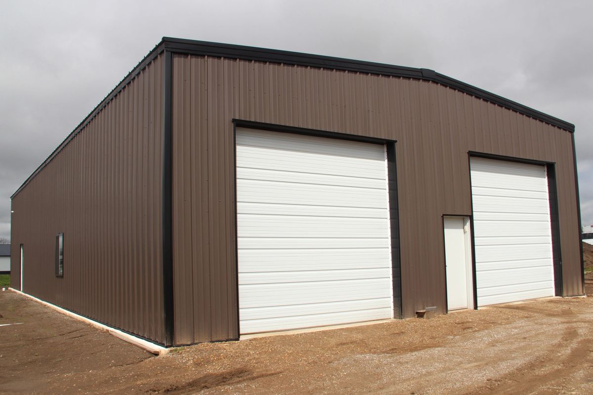 725 E 1st Street Commercial Shop, Gregory, SD