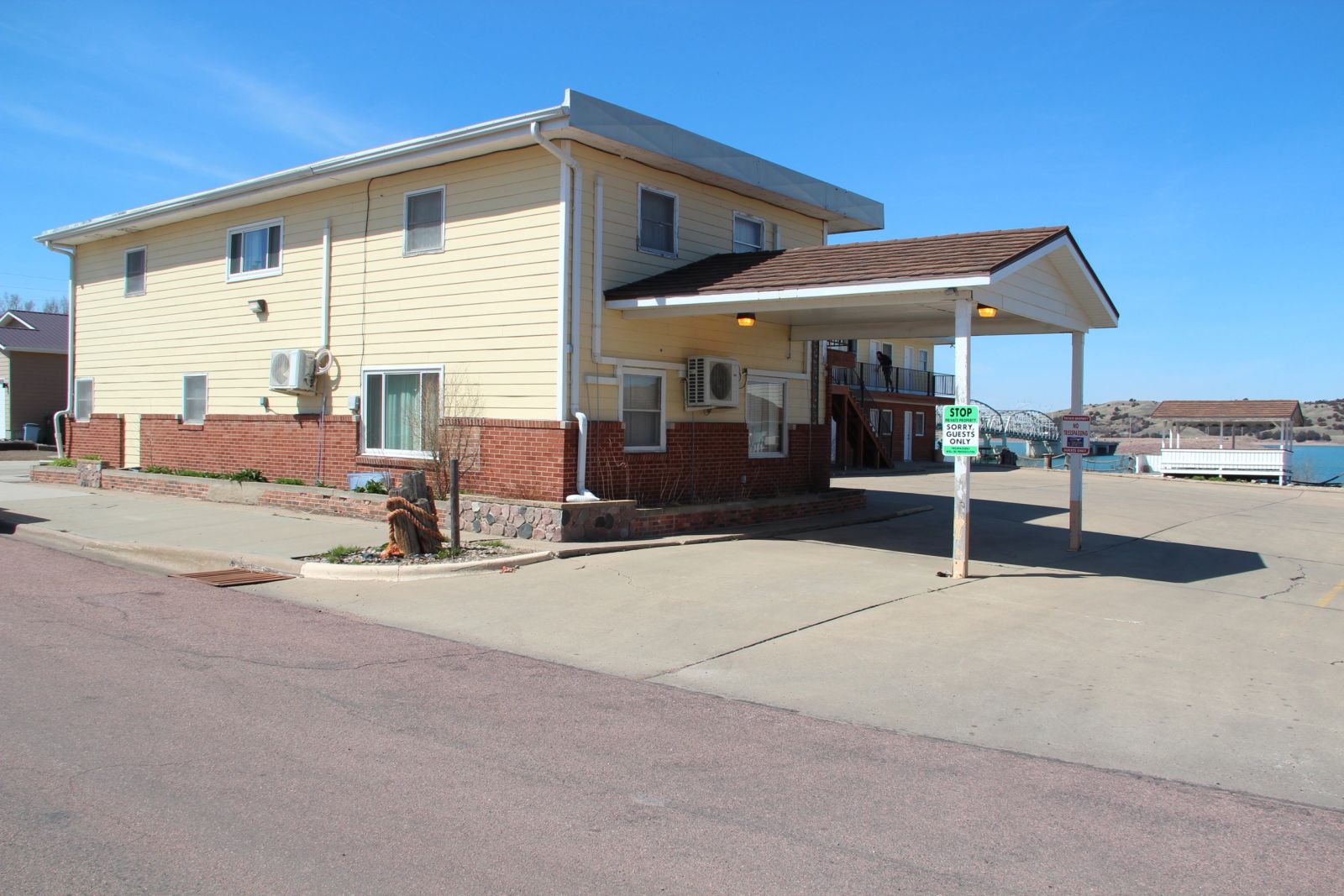 A Bridge View Inn, Chamberlain, SD — Chamberlain, SD real estate photo thumbnail 10