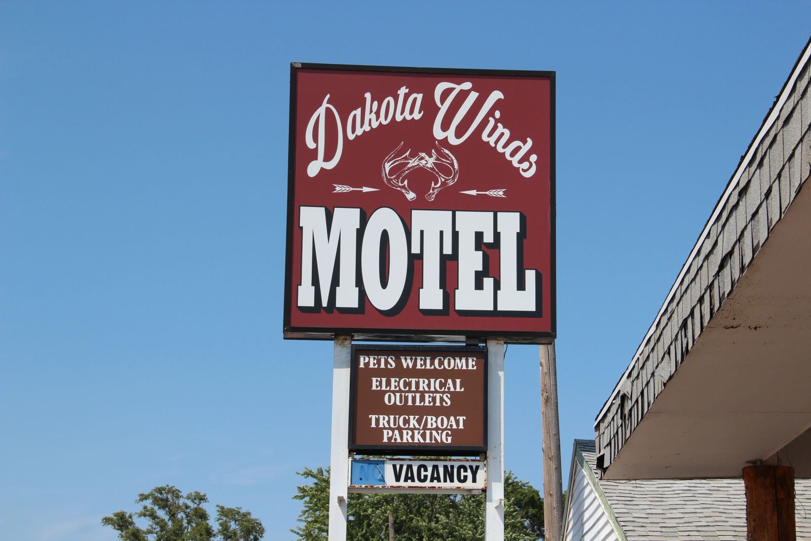 Dakota Winds Motel, Kimball, SD — Kimball, SD real estate photo thumbnail 2