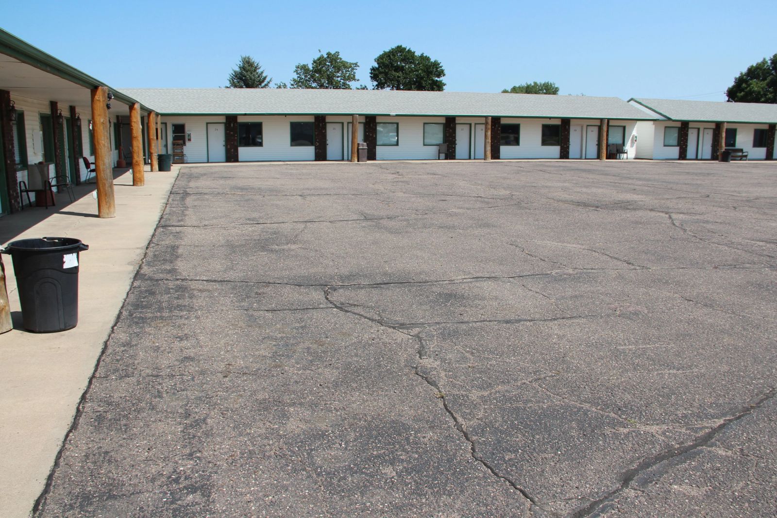 Dakota Winds Motel, Kimball, SD — Kimball, SD real estate photo thumbnail 5