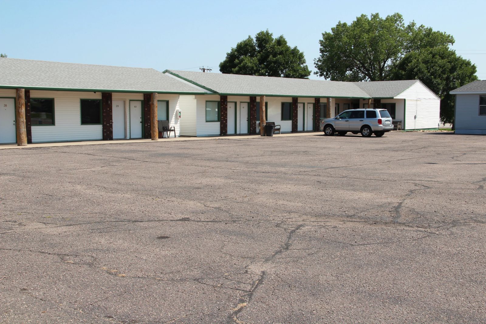 Dakota Winds Motel, Kimball, SD — Kimball, SD real estate photo thumbnail 6