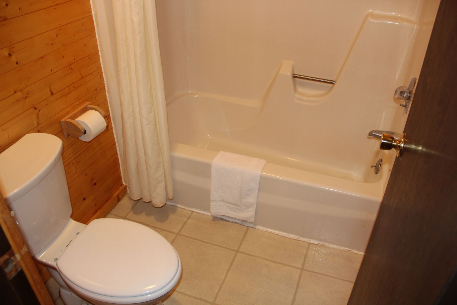 Dakota Winds Motel, Kimball, SD — Kimball, SD real estate photo thumbnail 11