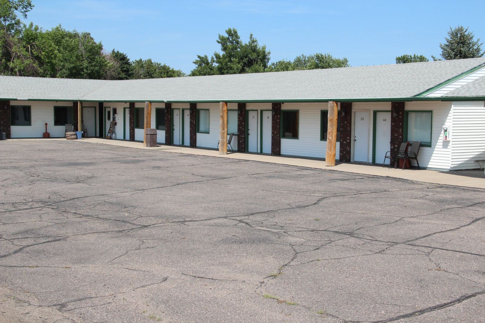 Dakota Winds Motel, Kimball, SD — Kimball, SD real estate photo thumbnail 16