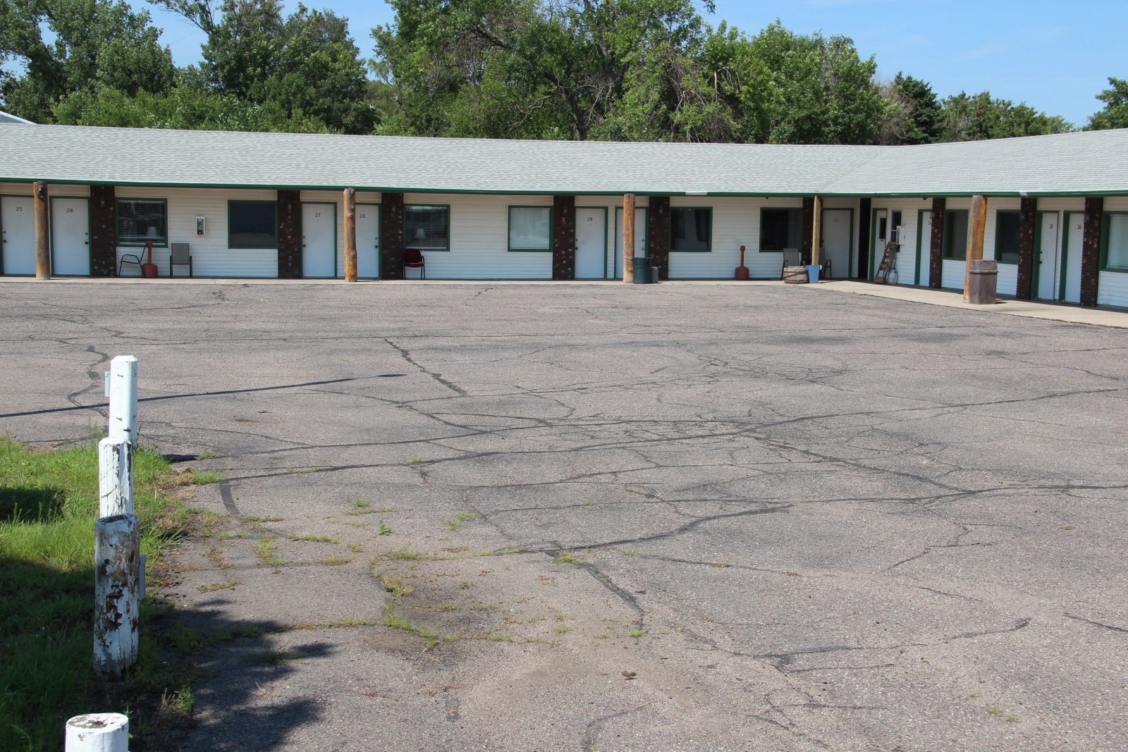 Dakota Winds Motel, Kimball, SD — Kimball, SD real estate photo thumbnail 17
