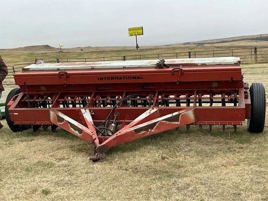 International 510 Drill — Grain/tillage Equipment lot at the Gran Consignment Sale — Spring 2026