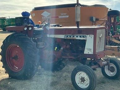 International 656 — Tractors lot at the Gran Consignment Sale — Spring 2026
