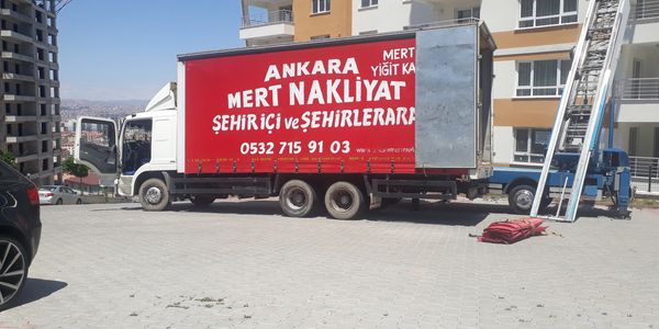 Ankara'da şehirler arası nakliyat Yüksek katlı binaya asansörüyle profesyonel eşya taşıma operasyonu