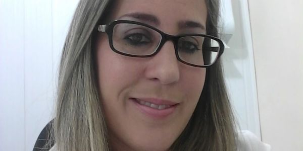 na foto, a médica endocrinologista juliana côrtes de nova iguaçu