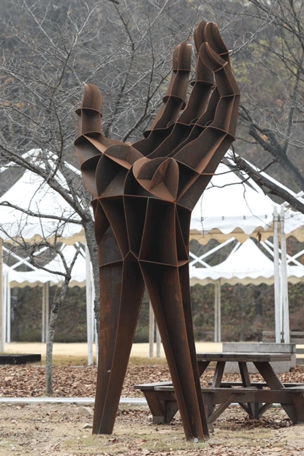 the best contemporary steel sculpture by Sam Spiczka - steel Garden Art