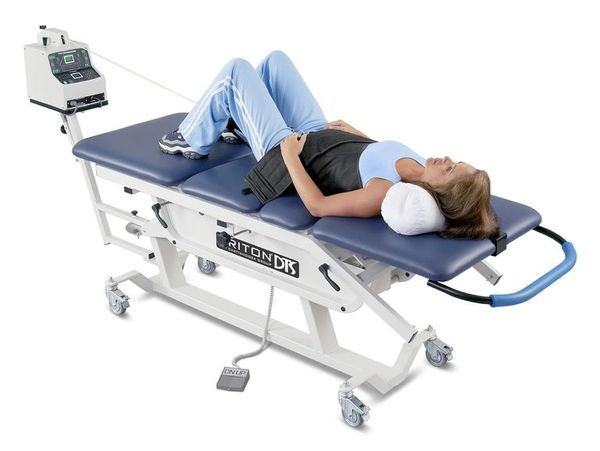 woman lying on her back being treated with non surgical spinal decompression therapy 