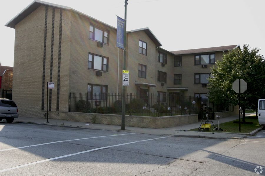 8701 S Clyde
