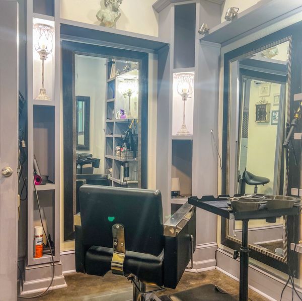 Private and comfortable full service hair solon