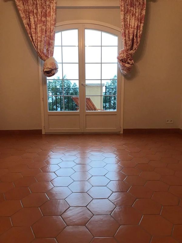 Traitement d'une terre cuite avec le BOUCHE PORE PRIMER K et son CATALYSEUR IPC 