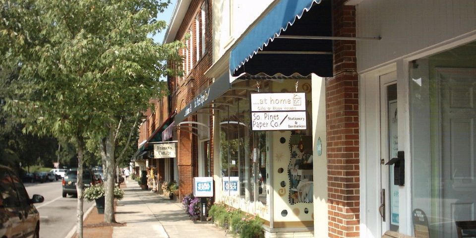 A picture of one of the streets in downtown Southern Pines