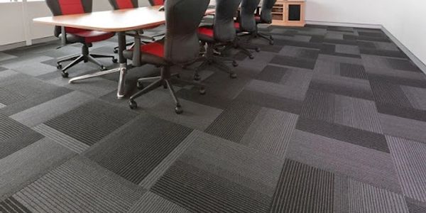 Alfombra modular uso rudo especialmente para oficinas y  sala de juntas 