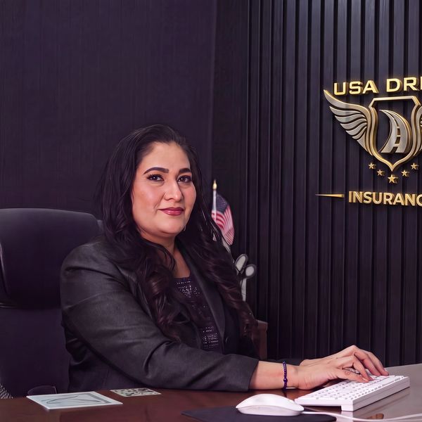 Veronica Moreno, fundadora de USA Drive Insurance y Multiservices by Veronica Moreno, al servicio de