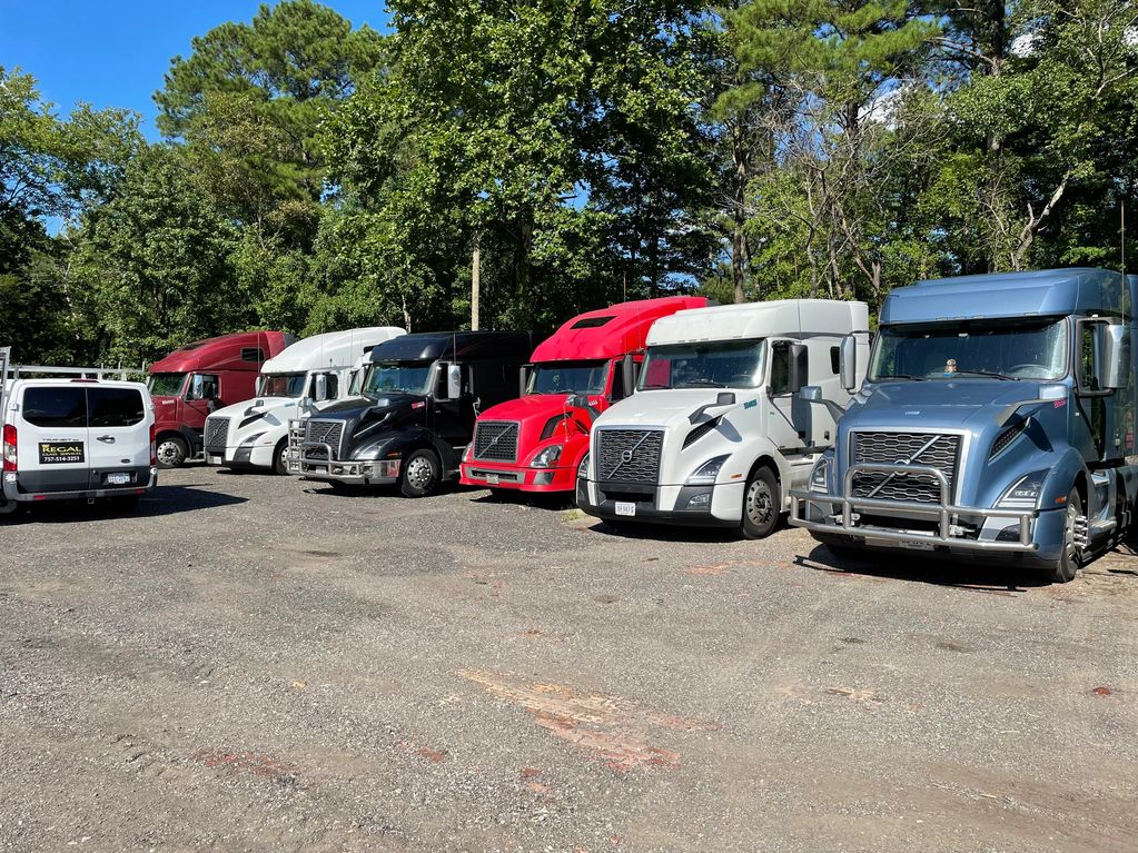 Commercial fleet trucks auto glass replacement 