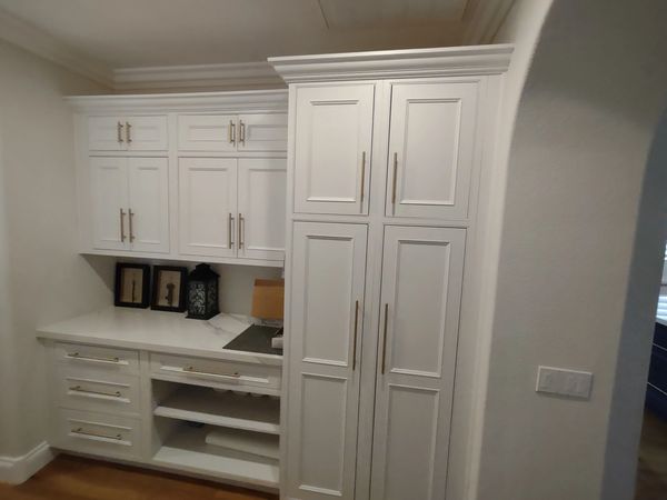 DeWils Cabinets: Avalon door with beaded frame in Just White paint 